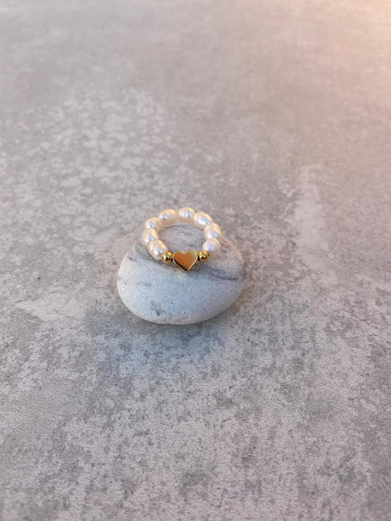 Gold heart pearl ring