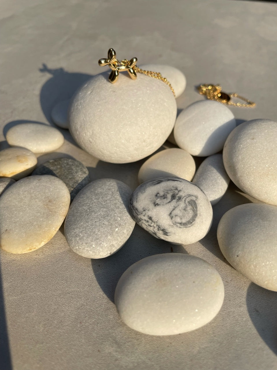 Balloon dog necklace