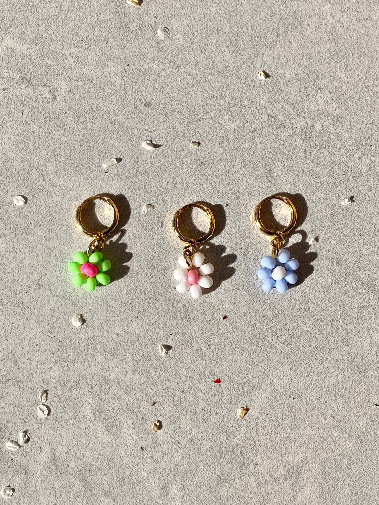 Flower earring (comes single)