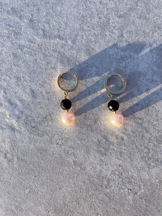 Onyx pearl earrings
