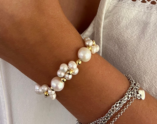Maggie flower pearl bracelet