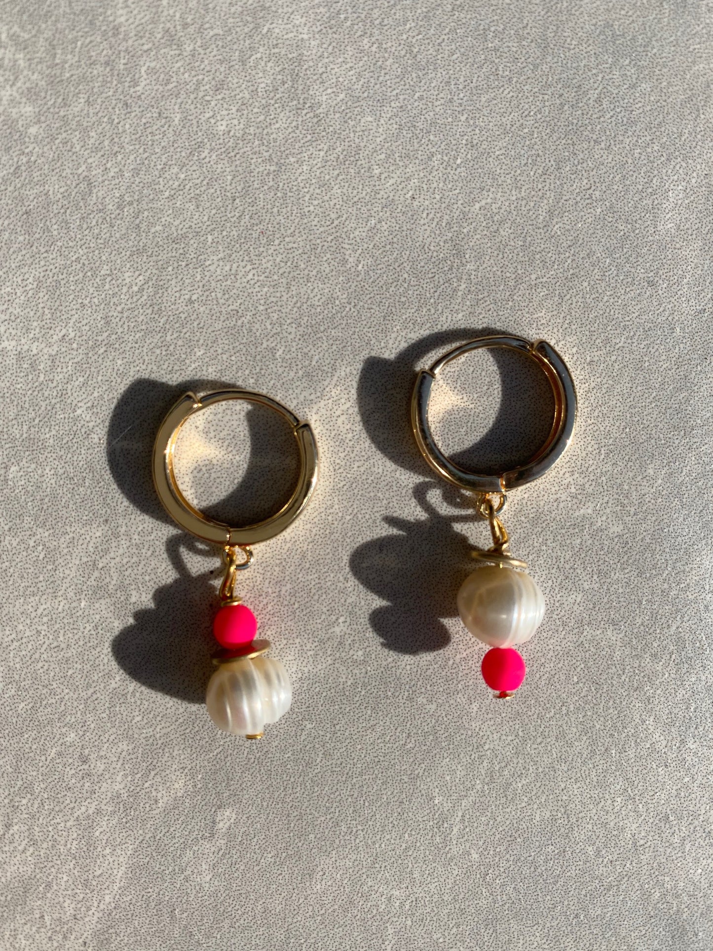 St Tropez earrings (UV-active)