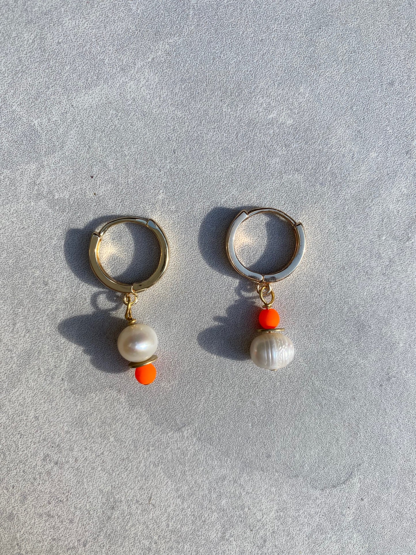 St Tropez earrings (UV-active)