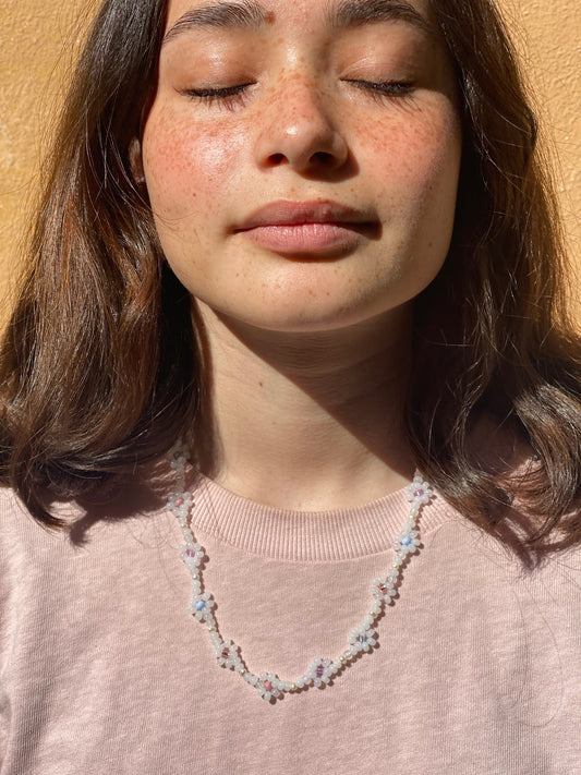 Milky pearl flower necklace