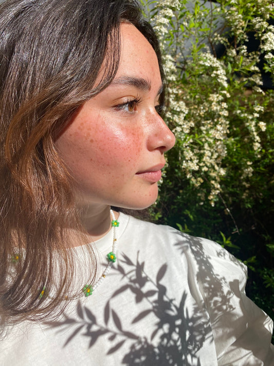 Happy green flower necklace